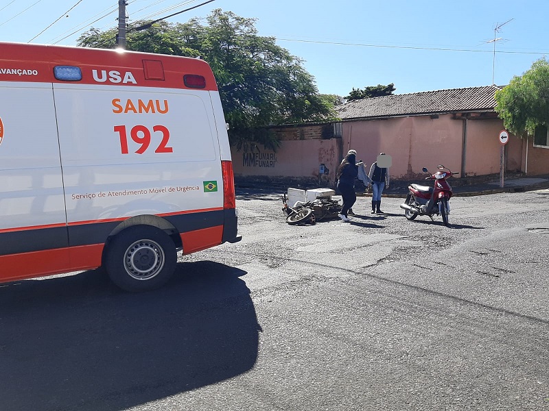 Foto 5 de 6 — Colisão na Vila Xavier deixa motociclistas feridos; veja fotos